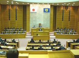 兵庫では県議が「号泣弁明」、徳島では県議５人が返還請求訴訟の「被告」、政務活動費の使途不明問題