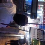 転売目的の中国人も、新型アイフォーンに群がった行列の群像。大阪西心斎橋…