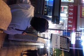 転売目的の中国人も、新型アイフォーンに群がった行列の群像。大阪西心斎橋…