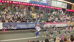 一日の人出が３５万人？！、徳島市の阿波踊り、疑問呼ぶ積算根拠、有料演舞場には空席も…