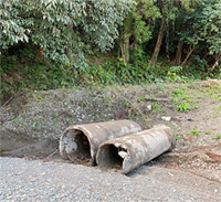河川敷に不法投棄されたヒューム管、徳島市上八万の園瀬川、「犯人捜し」に奔走する県東部県土整備局…