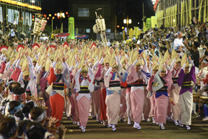 踊り関係者８１９人がコロナに感染、徳島市の阿波踊り、絵に描いた餅だった感染対策マニュアル